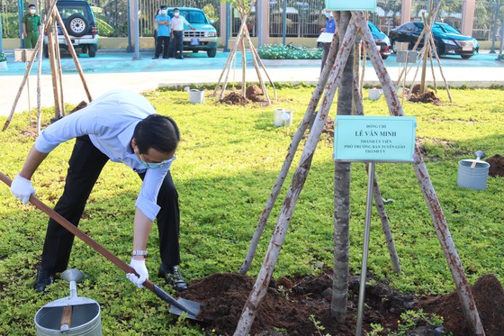 Southern hub plants trees to celebrate President Ho Chi Minh’s birthday